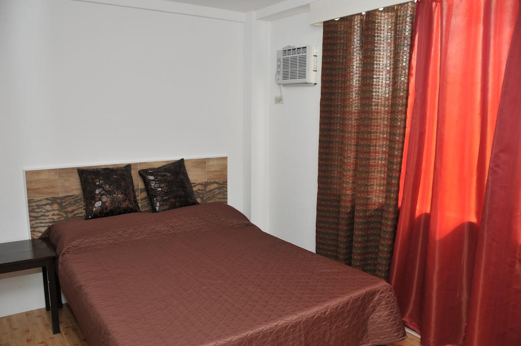 Date&Dine Resort Antipolo Zimmer foto